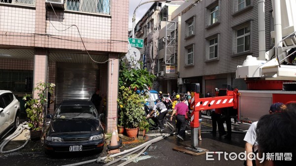 ▲高雄大連街五死火警             。（圖／記者吳奕靖攝）