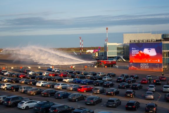 ▲▼停機坪變「汽車電影院」。（圖／翻攝自Facebook／Kino Pavasaris | Vilnius International Film Festival）