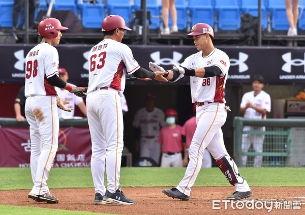 ▲▼中職藍寅倫全壘打。（圖／記者李毓康攝）