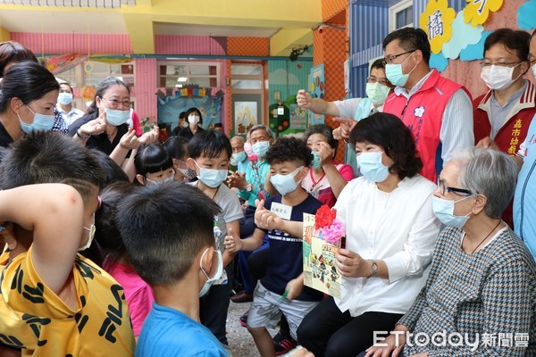 ▲嘉義市政府與小橘子非營利幼兒園續約暨老幼共學活動        。（圖／記者翁伊森翻攝）