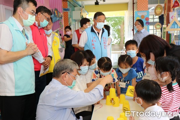 ▲嘉義市政府與小橘子非營利幼兒園續約暨老幼共學活動        。（圖／記者翁伊森翻攝）