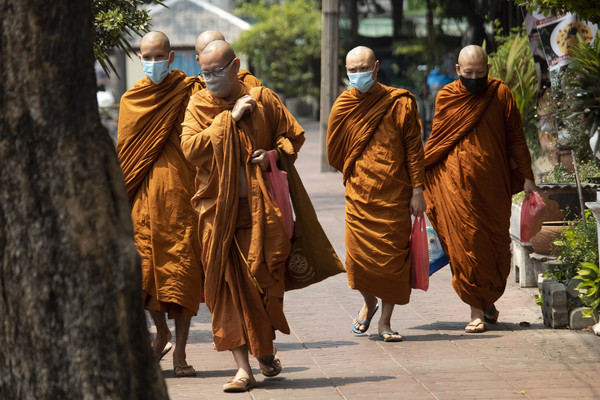 ▲泰國,曼谷,寺廟,僧侶,新冠肺炎,口罩。（圖／達志影像／美聯社）