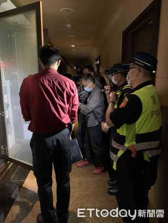▲台南市消防局會同警方前往台南市各KTV等場所，稽查消防安全設施。（圖／記者林悅翻攝，下同）