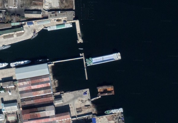 ▲金正恩的豪華水上遊輪從衛星圖上清晰可見。（圖／翻攝自Google Earth）