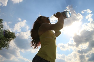 各年齡1日最佳飲水量！不渴≠喝得夠　營養師：運動後喝冰水更好