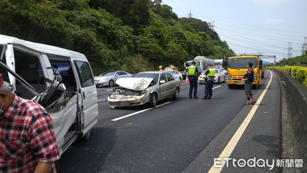 ▲▼國3五車連環撞。（圖／記者陳以昇翻攝）