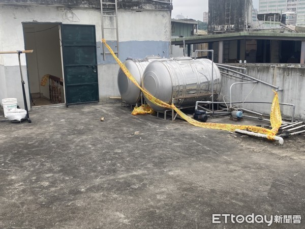 ▲▼台北市內湖區一棟大樓1名男子在水塔旁自殺身亡。（圖／記者黃彥傑翻攝）
