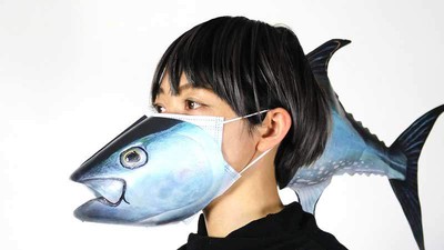 出門自帶魚頭突刺！　「獵奇鮪魚口罩套」自己DIY　還可保持社交距離