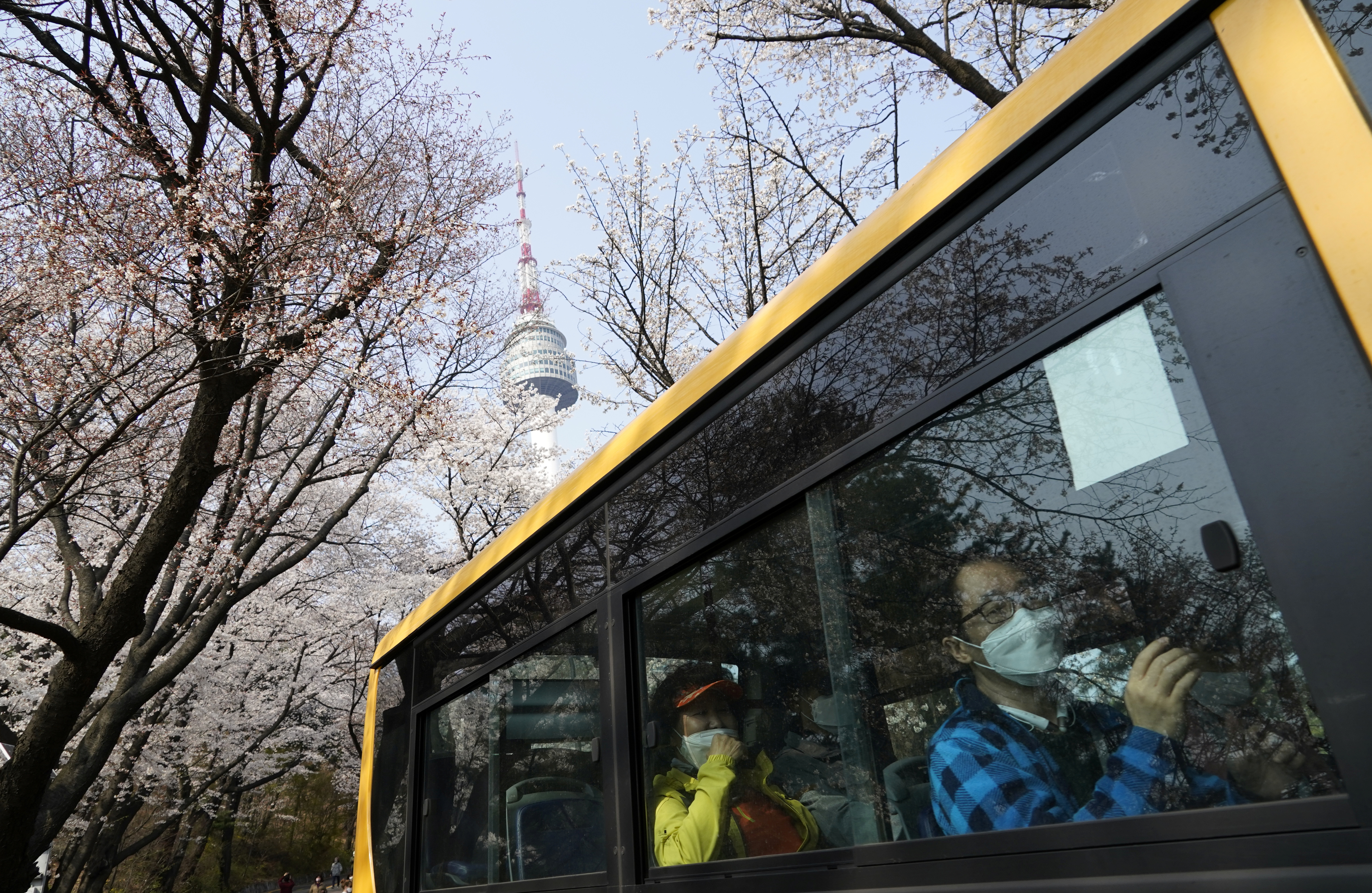 ▲▼南韓大邱市長規定，搭乘公車、地鐵等須戴口罩。（示意圖／路透社）