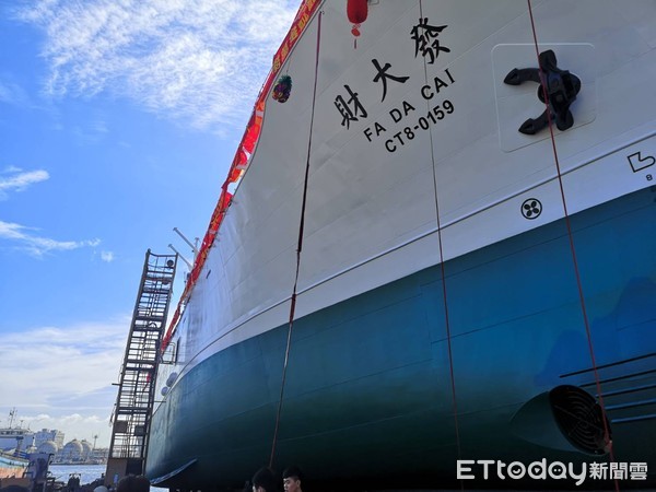 ▲高雄市長韓國瑜參加新船下水典禮，這艘新魷釣船取名發大財號             。（圖／記者洪正達攝）