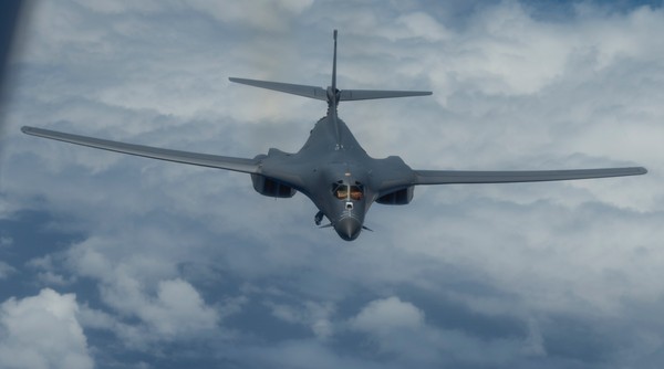 ▲▼ 美軍B-1B轟炸機飛越東海上空。（圖／翻攝自PACAF推特）