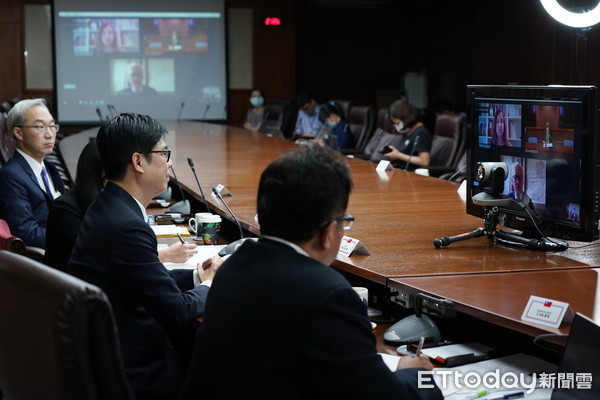 ▲▼陳其邁與美國衛生部副部長視訊會議。（圖／翻攝自臉書）