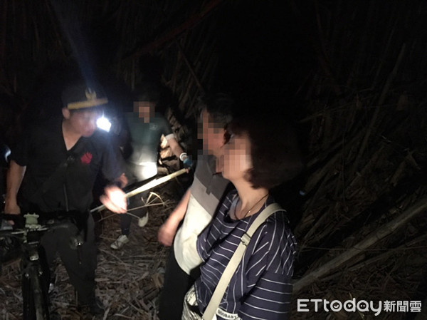 ▲台南市警消人員合力找到該名在台南山中迷途的女子，平安帶下山檢傷。（圖／記者林悅翻攝）
