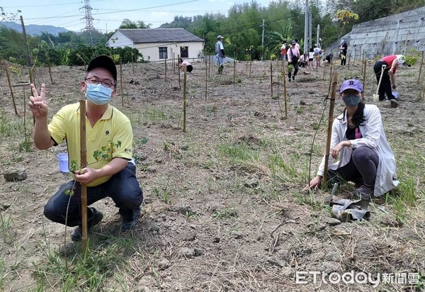 ▲防疫喘口氣 一起植樹森呼吸          。（圖／記者翁伊森翻攝）