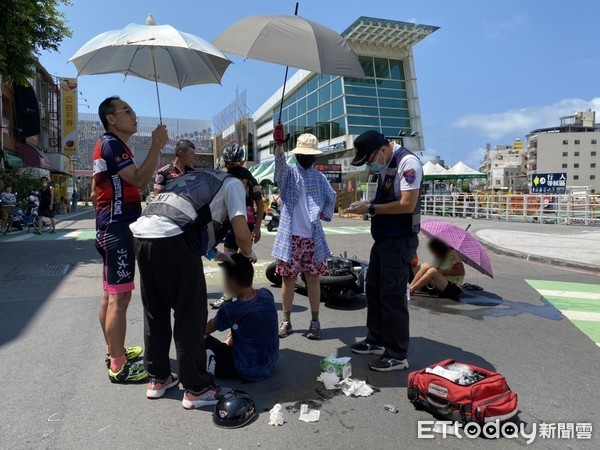 ▲▼高雄市濱海二路與鼓波街口車禍。（圖／讀者提供）