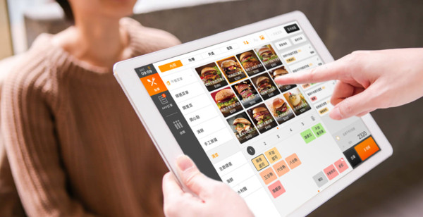 ▲鴻海、王品轉投資「肚肚」力挺餐飲業　贊助千台iPad打造智慧整合POS 。（圖／肚肚提供）