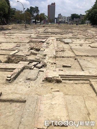 ▲台南市赤崁文化園區新建工程，過程中發現大面積的考古遺跡，可說是台南近年發現最大面積的舊聚落紋理。（圖／市府提供）