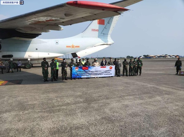 ▲▼中國軍機抵達印尼雅加達機場，載運抗疫物資。（圖／翻攝自央視）