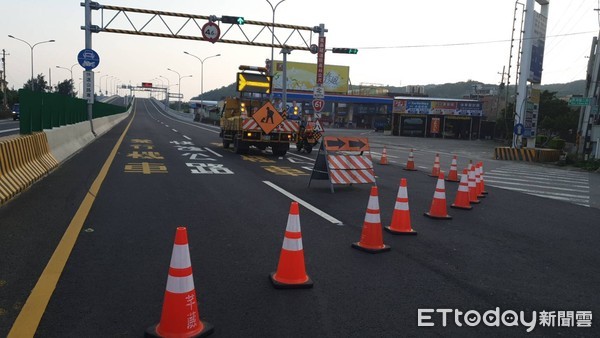 ▲▼      鳳鼻隧道超高車誤闖       。（圖／記者陳凱力翻攝）