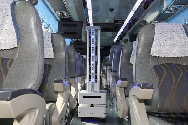 ▲▼葛瑪蘭客運用70萬元機器人科技防疫，要讓乘客安心搭乘。（圖／葛瑪蘭客運提供，下同）