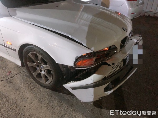 ▲▼BMW轎車拖吊時螃蟹夾脫勾，一秒被扯斷保險桿。（圖／記者陳豐德翻攝）