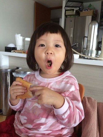 南韓格鬥家秋成勳的2歲女兒秋小愛。（圖／取自秋小愛臉書）