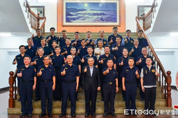 ▲嘉縣悍警「顧防疫、抓製毒、破搶案」 警政署長抵嘉慰勉「讚」        。（圖／記者翁伊森翻攝）