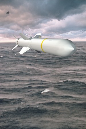 ▲SLAM-ER巡弋飛彈長約4.37公尺、彈徑約34.3公分，射程約270公里、最大速度每小時855公里。（圖／取自波音官網）▲SLAM-ER巡弋飛彈（AGM-84H/K）是「魚叉」系列反艦飛彈（AGM-84）的衍生型。（圖／取自波音官網）