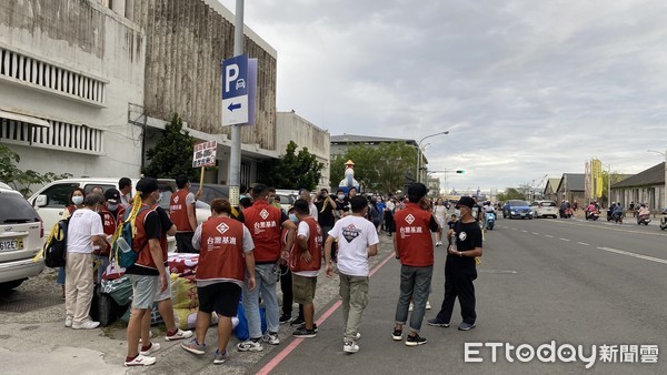 ▲罷韓熱身。（圖／記者吳奕靖攝）