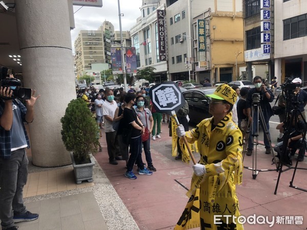 ▲罷韓熱身。（圖／記者吳奕靖攝）