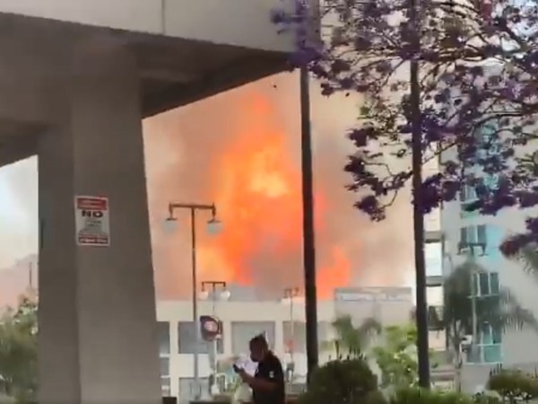 ▲▼洛杉磯發生大火，多名消防員受傷。（圖／翻攝自推特／@seanmiura）