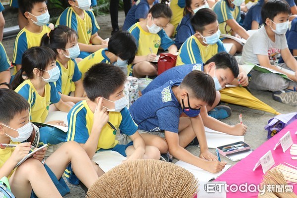 ▲林森里雲霄厝剖香腳鄉土課程研習 百年技藝傳承          。（圖／記者翁伊森翻攝）