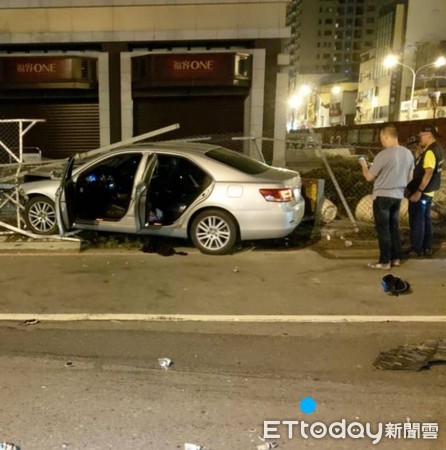 ▲台南車禍，警方在車內找到數十克1至3級毒品，目前正積極追查盧姓駕駛下落。（圖／記者林悅翻攝）