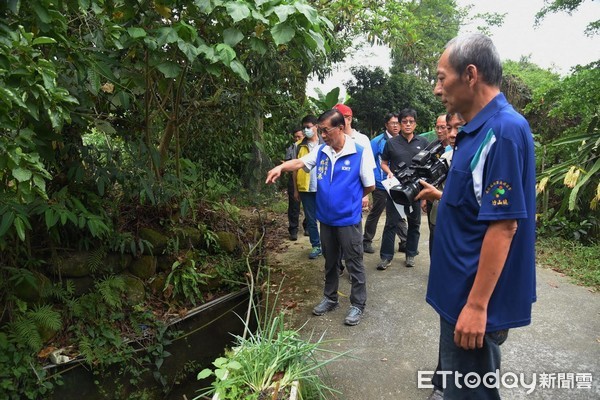 ▲▼颱風雨季將到來，南投縣長林明溱加緊山區治山防洪基層建設勘查腳步，指示有立即災害的就要先做。（圖／南投縣政府提供，下同）