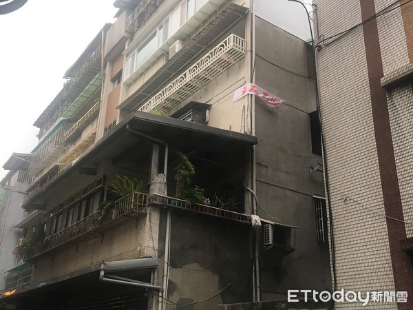 ▲▼台北市大安區通化街123巷6號一處公寓遭到法拍，住戶掛上「誓死不搬」布條,通化街公寓,大安區公寓,大安法拍屋。（圖／記者張菱育攝）