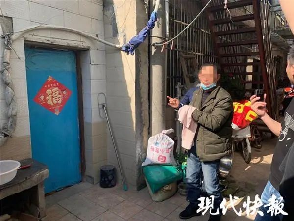 ▲程某帶警方指認犯案、拋屍地點。（圖／翻攝自現代快報，下同）