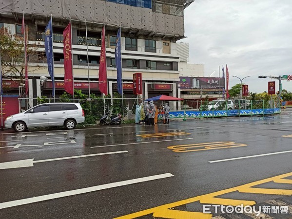 ▲台南市駕車涉嫌違規闖紅燈，高速撞死黃姓女騎士後落跑，肇事盧姓駕駛人投案，偵訊後依法送辦。（圖／記者林悅翻攝，下同）