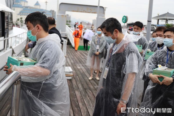 ▲ 新北聯合海葬首航回歸自然 最高齡先行者百歲人瑞乘願歸去。（圖／新北市民政局提供）