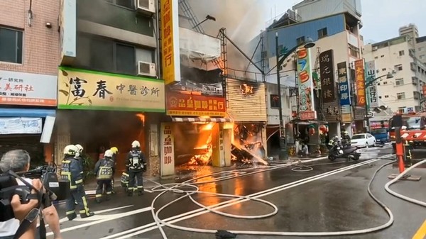 ▲▼中華路夜市火警。（圖／東森新聞提供）