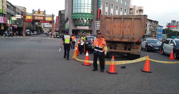 祖孫橫死砂石車輪下，張姓單親媽喪母又喪女，未料斷訊10多年的前夫突然現身向肇事者求償。（圖／報系資料照）