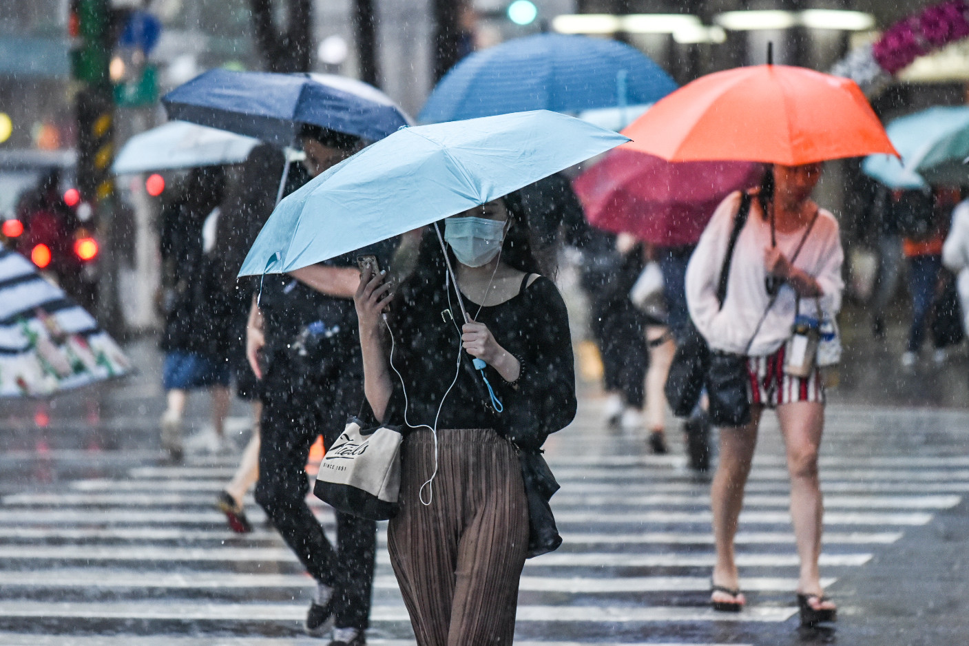 ▲中央氣象局發豪大雨特報，全台強降雨明顯。豪雨,梅雨,豪大雨,下雨,雷雨,大雨特報（圖／記者林敬旻攝）