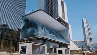 狂浪在頭上拍！　首爾大樓裝「巨大水箱」超怕衝破玻璃　細看居然是2D