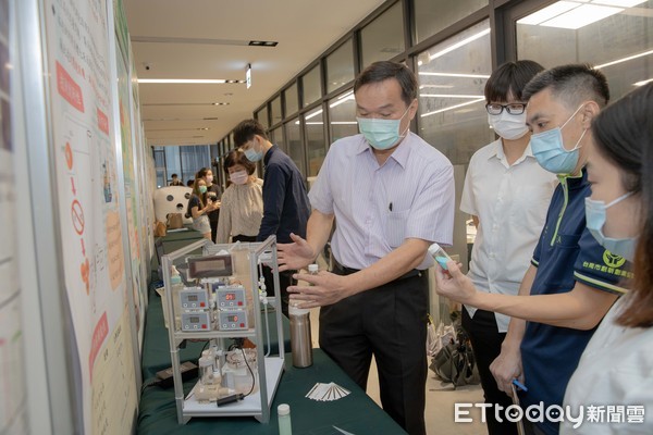 ▲「2020年台灣綠點子國際發明設計競賽暨嘉南藥理大學核心產品發表會」，於嘉藥創客基地熱鬧登場。（圖／記者林悅翻攝，下同）