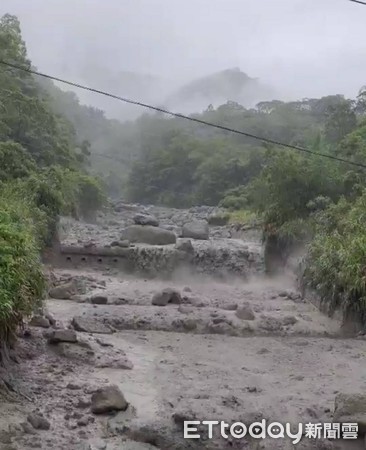 ▲大阿里山區受豪雨影響多土石流及土石坍方。（圖／讀者提供）