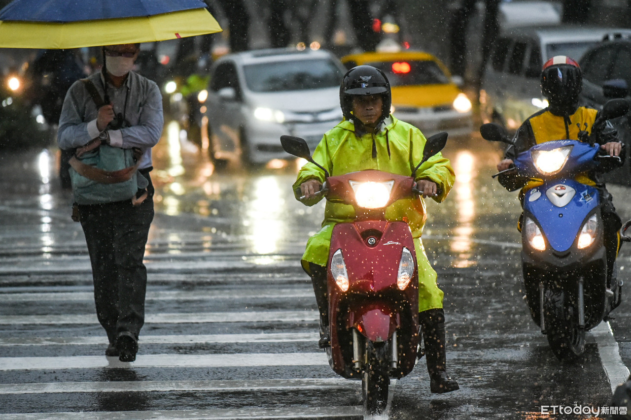 ▲中央氣象局發豪大雨特報，全台強降雨明顯。豪雨,梅雨,豪大雨,下雨,雷雨,大雨特報（圖／記者林敬旻攝）