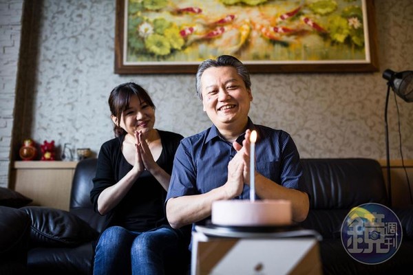採訪這天正好是陳志金48歲生日，與太太一同慶生。
