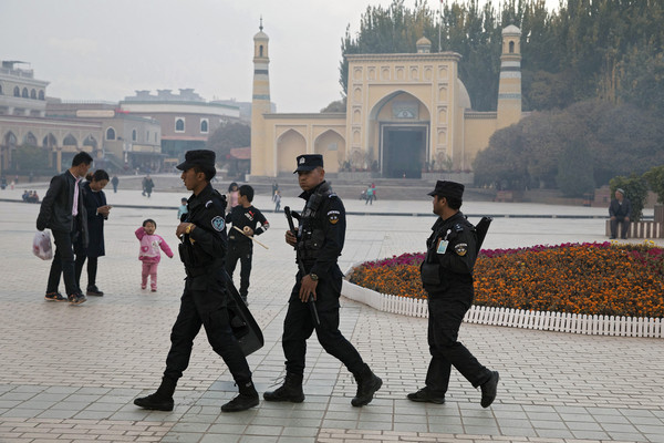▲▼維吾爾安全人員在新疆巡視。（圖／達志影像／美聯社）