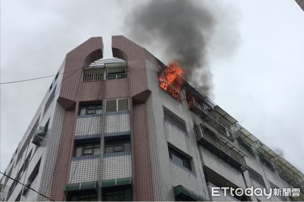 ▲斗六市建成路今日中午發生火警大樓位置恰於電影院後方處，引起市民關注。（圖／記者蔡佩旻翻攝）