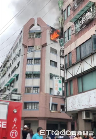 ▲斗六市建成路今日中午發生火警大樓位置恰於電影院後方處，引起市民關注。（圖／記者蔡佩旻翻攝）