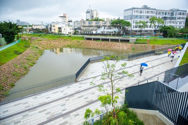 ▲徐國勇桃園視察，鄭文燦道感謝。（圖／市府提供）